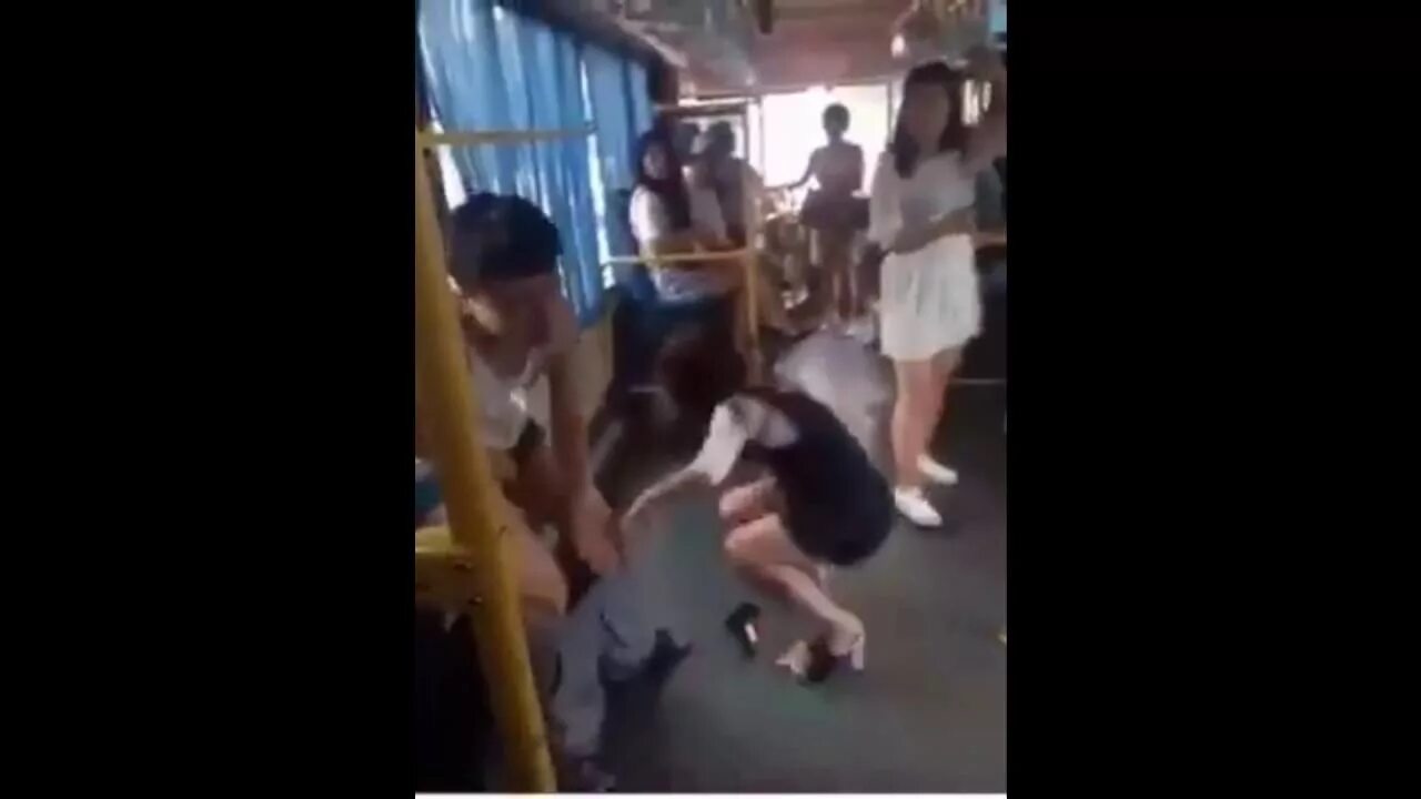 Азиатки в общественном транспорте. Japan bus vlog 2020 new e5. Японки в общественном транспорте. Поезд метро токио. Японку облапали в автобусе.