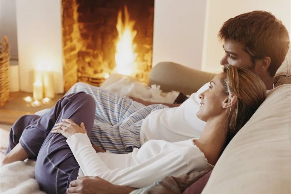 Красивые статусы счастливой женщины. Теплые отношения. Задумчивая девушка. Я счастлива цитаты. Фотосессия у реки.