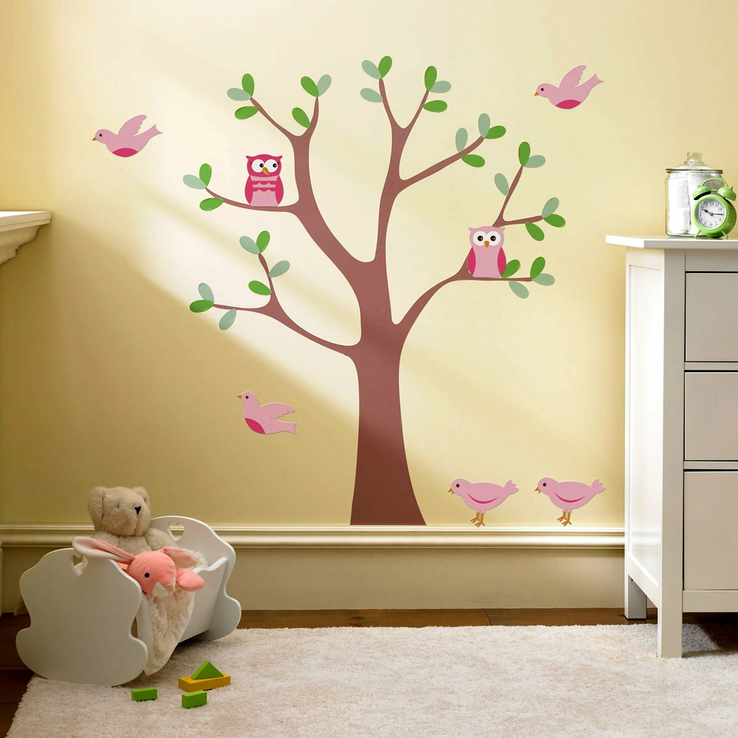 Декор стен в детской. Дерево в интерьере детского сада. Рисунки на стену в комнату. Декор дерево для детей.