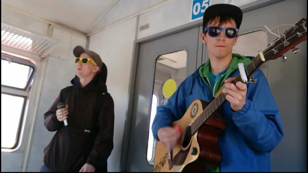 Подслушано в электричке спб. Музыканты в электричках. поют в электричке. гитарист в электричке. музыканты в поезде.