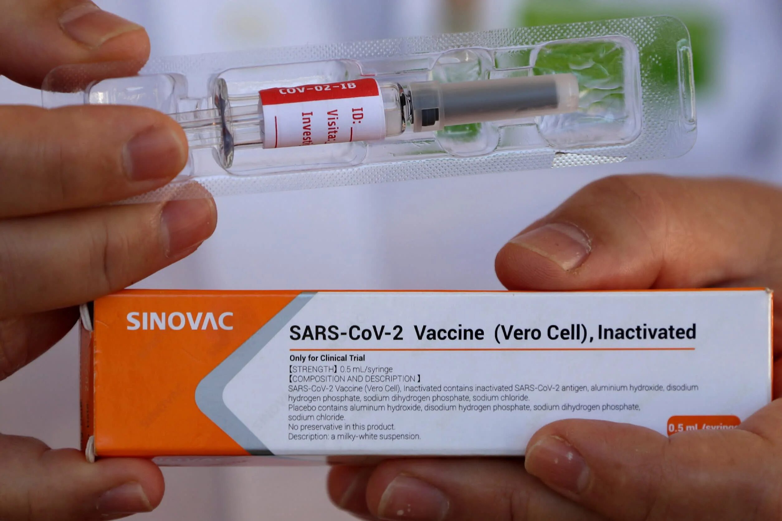Какая вакцина от covid. Vero Cell вакцина. Covid-19 вакцина китайская. Sinopharm вакцина. Синовак китайская вакцина.