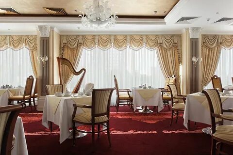 Интерьер зала в ресторане