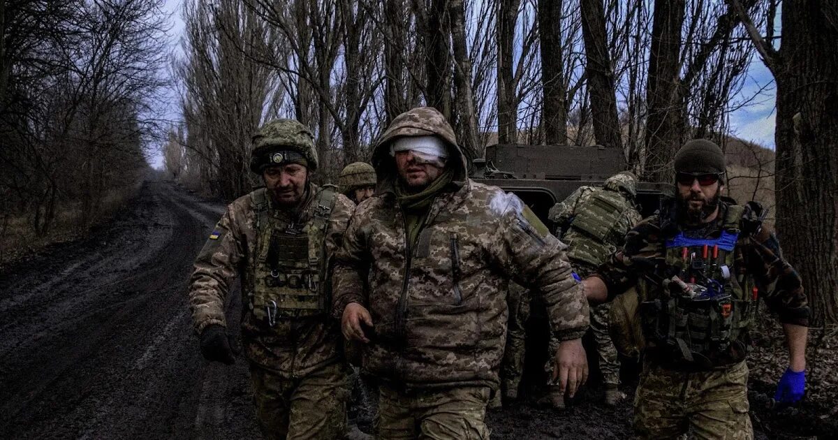 Потери всу за время сво. Штурм Бахмута ЧВК Вагнера. Российские солдаты на Украине. Российский солдат. Бойцы на Украине.