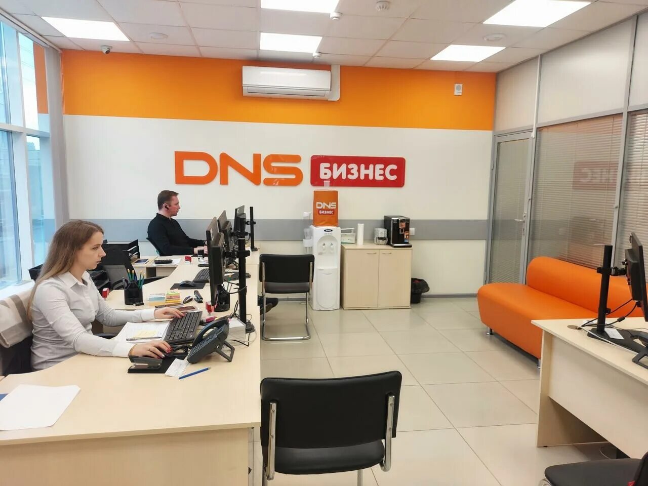 Магазин днс в краснодаре. Днс краснодар график работы. Днс технопоинт индустриальный. Днс гипер. Днс российская краснодар.