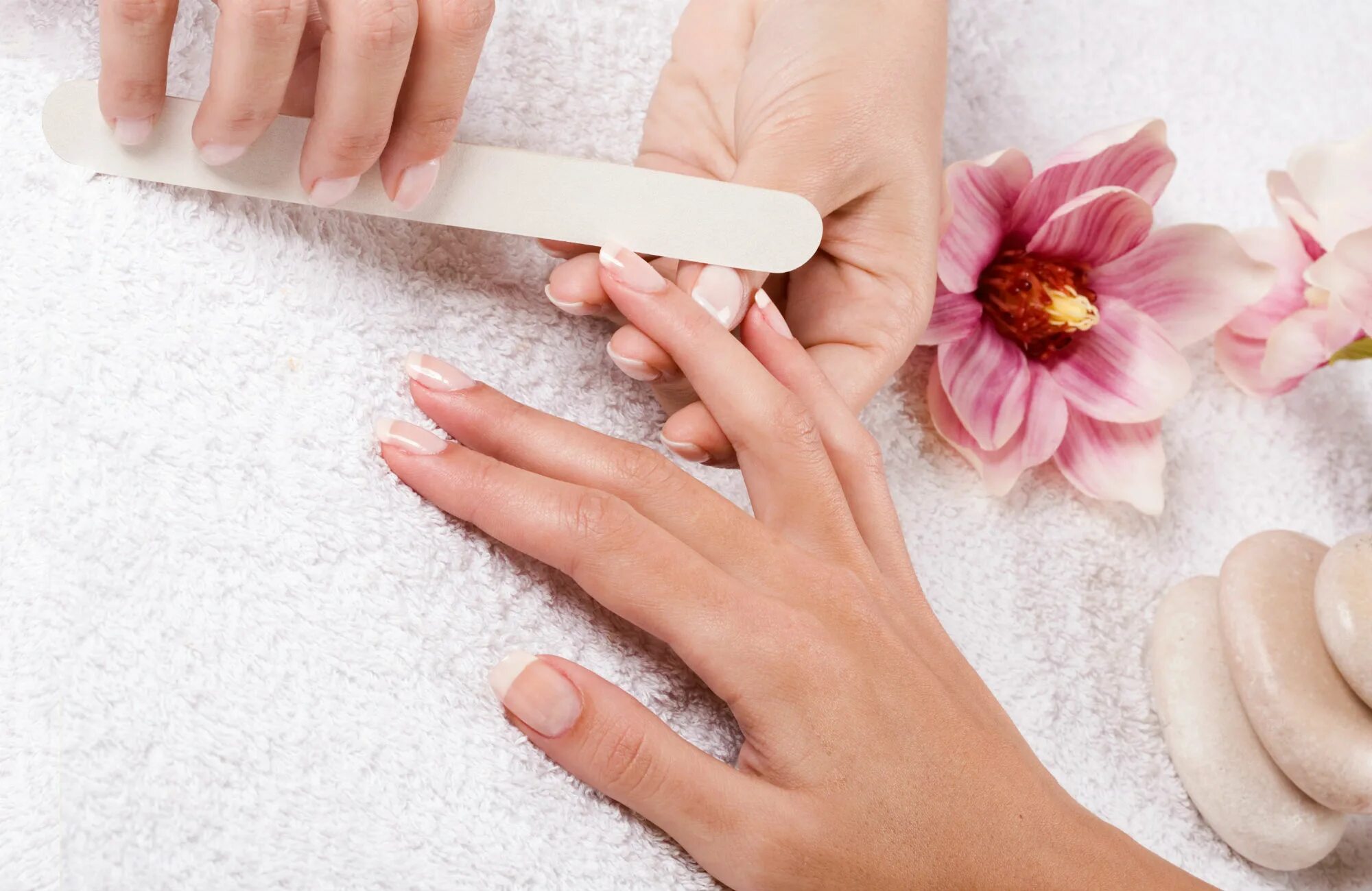 салон маникюра. салонный маникюр. маникюр процесс. салон маникюра. салон красоты маникюр.