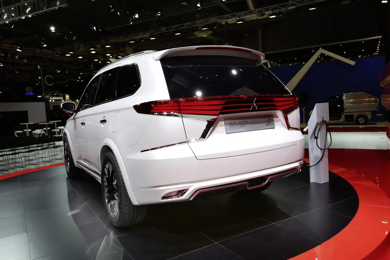 Митсубиси Аутлендер PHEV 2015. Митсубиси Аутлендер 4 поколения. Новый Митсубиси Аутлендер 4 поколения. Концепт Mitsubishi Outlander.