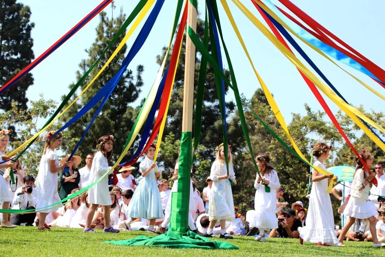 Make may day. Maypole. Белтейн Майское дерево. Celebration Maypole. May Day Maypole.