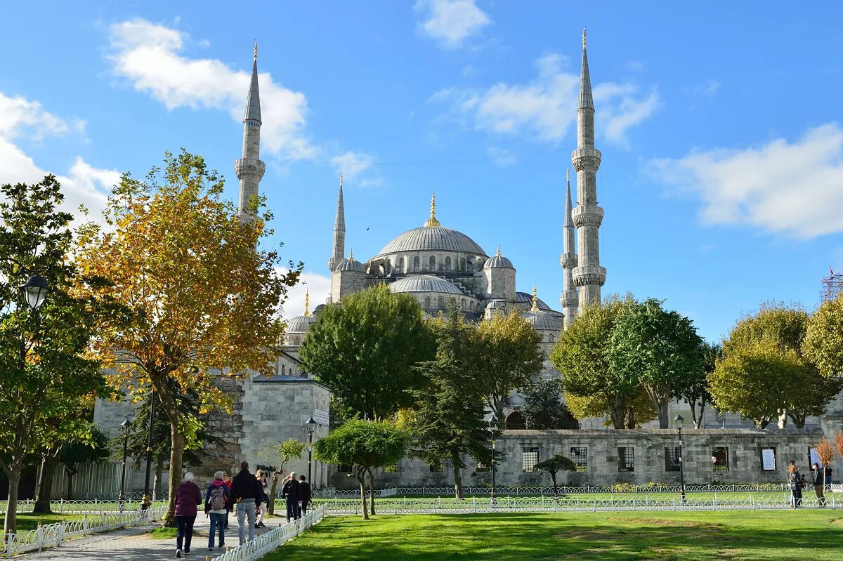 Султанахмет отзывы. Султанахмет Стамбул осень. Стамбул в ноябре. Стамбул в октябре. Стамбул Турция в ноябре.