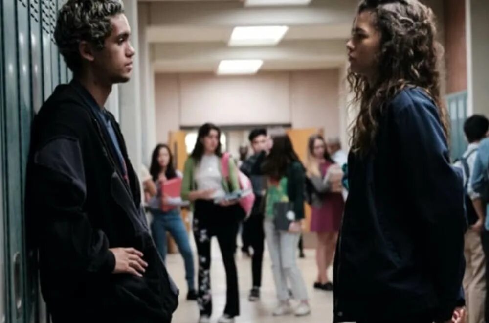 Эйфория 2 сезон эллиот. Эйфория сериал нейт и мэдди. Эйфория 2 сезон 8 серия. Сериал 2022 euphoria. Зендая эйфория постер.