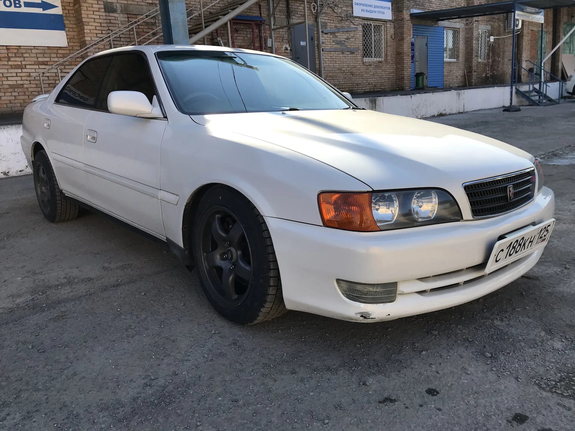 Стоки тойота. Toyota Chaser 100 Сток. Toyota Chaser jzx100 Сток. Тойота Чайзер 100 кузов Сток. Тойота Чайзер 100 Сток белый.