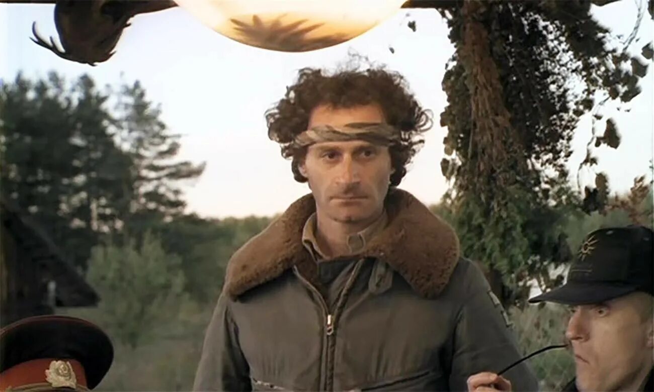 Лева соловейчик особенности национальной. Особенности национальной охоты все пьете. Пьете и пьете всю россию пропили. Семён стругачёв особенности национальной охоты. Лева соловейчик особенности национальной.