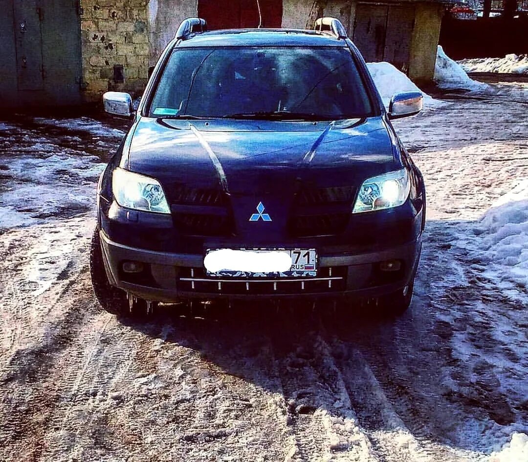 Ксенон аутлендер. Митсубиси Аутлендер 1 поколения. Mitsubishi Outlander 2.4 at, 2003. Парктроник Mitsubishi Outlander 1 поколения. Митсубиси Аутлендер 1 поколения Ближний свет ксенон.