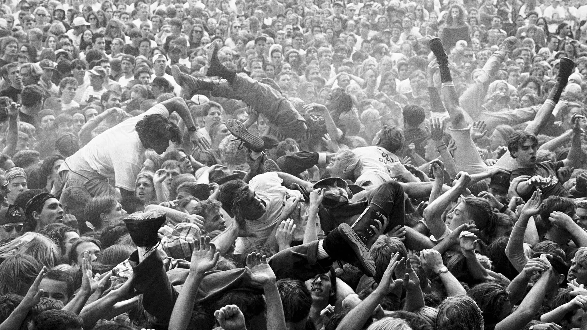 Мош пит это. Слэм мошпит. мош пит слэм. панковский мошпит. moshpit группа.