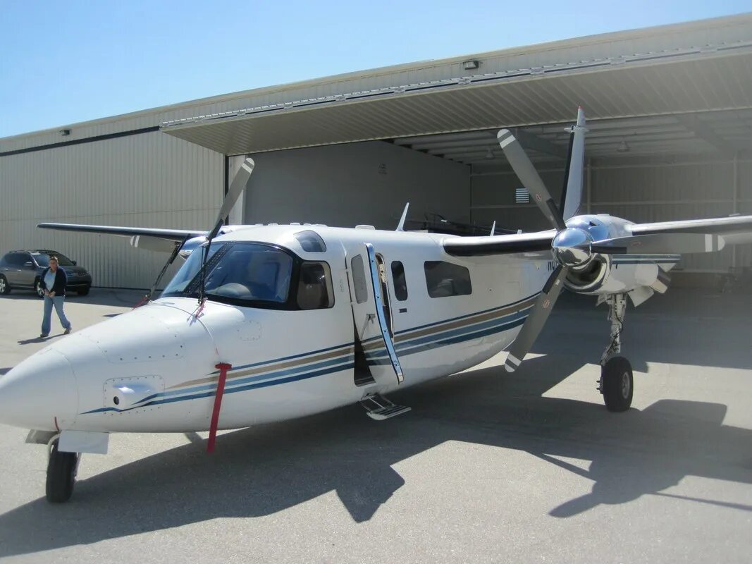 Turbo commander. Rockwell 690 turbo commander. twin commander 690. aero commander ac 690. twin commander 690 салон.