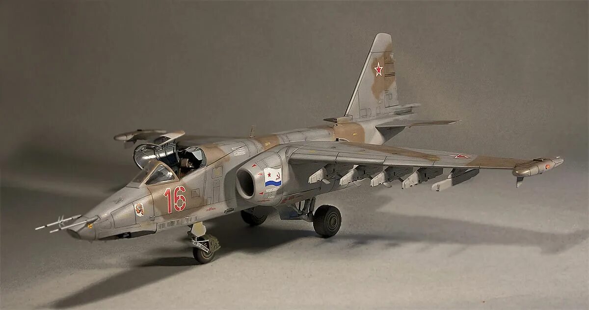 Су 25 модель. Су-25 1/72. Су-25 Штурмовик модель. Су-25 1/48. Советский Штурмовик Су-25 1 48.