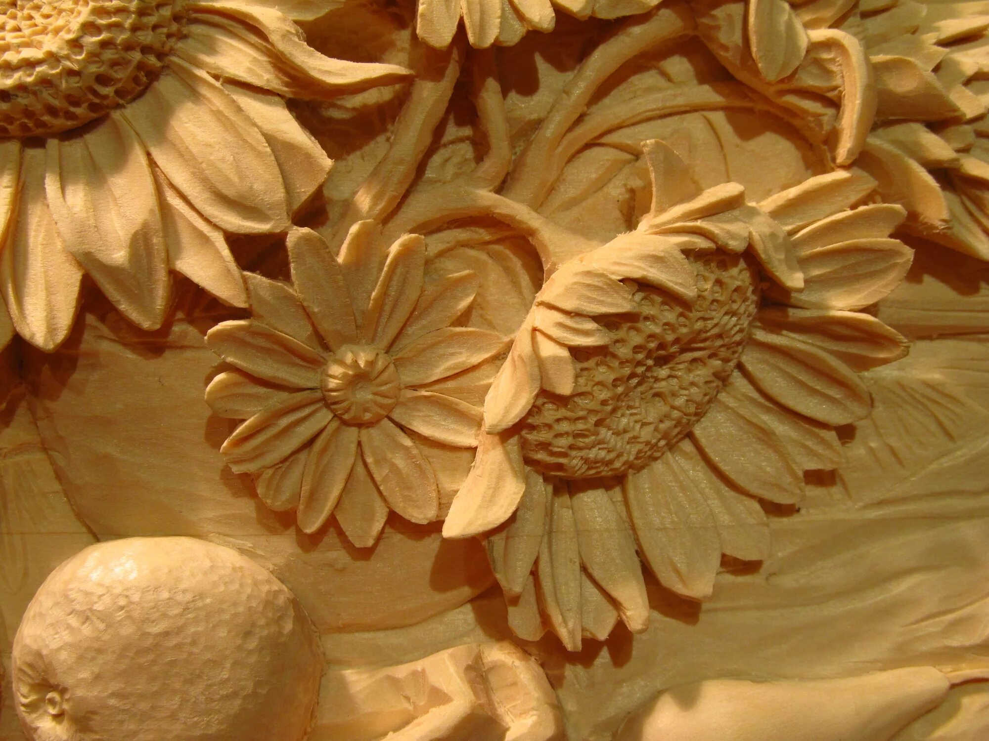 Mm2 flower wood. Резьба Татьянка - tatianka Woodcarving. Горельефная резьба по дереву. Резьба по дереву цветы. Резьба по дереву подсолнух.