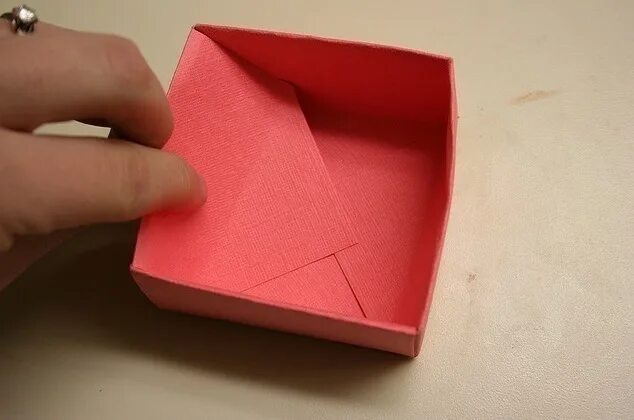 Сейф из картонной коробки. Полка с потайным отделением. Копилка сейф из картона. Как сделать секрет. Как сделать секрет.