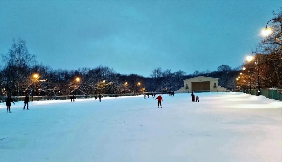 Каток в городском парке. Каток парк Победы Санкт-Петербург. Московский парк Победы каток. Каток парк Победы СПБ. Каток в Московском парке Победы СПБ.