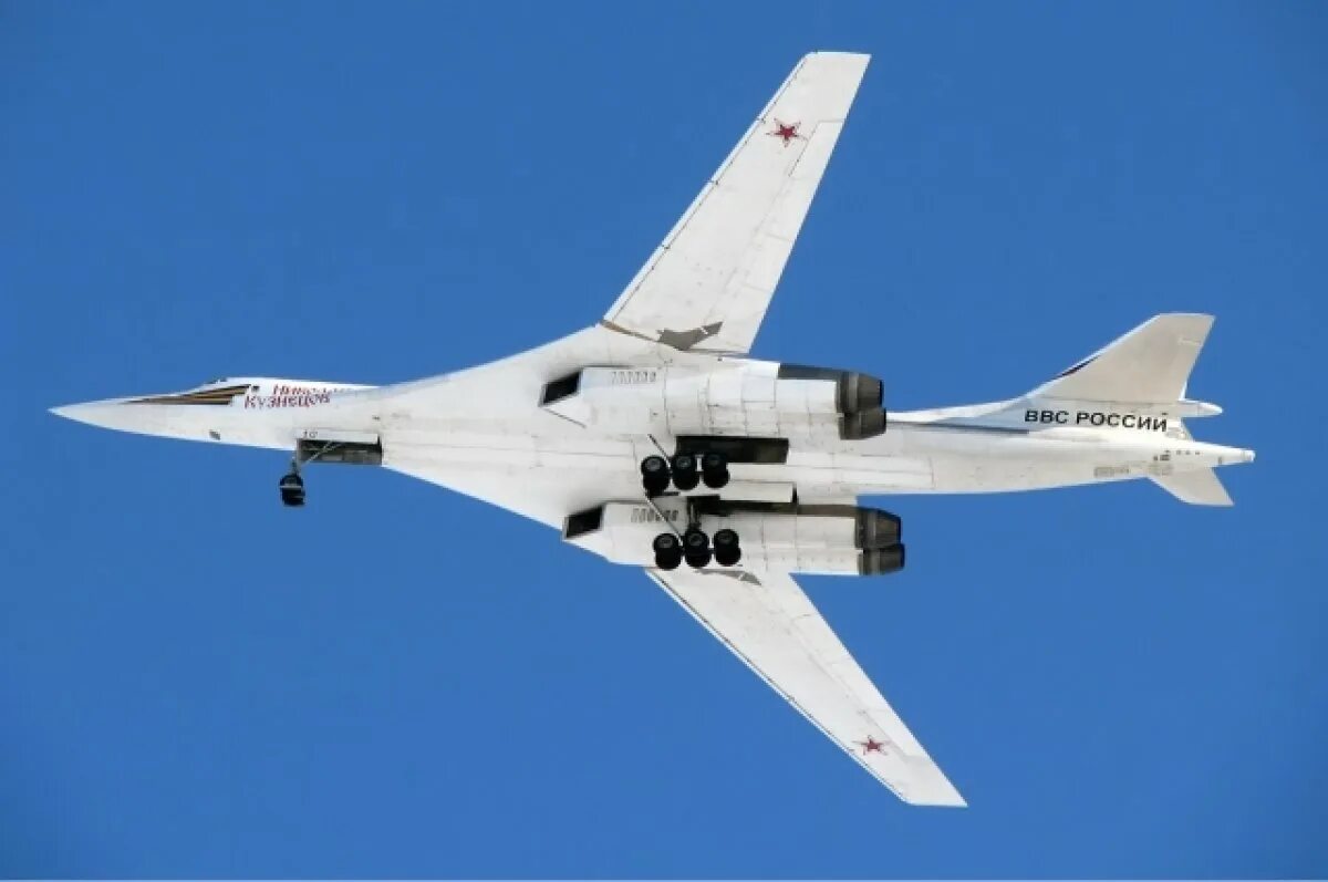 Сколько у россии ту 160. Ту-160 белый лебедь. Стратегический бомбардировщик ту-160 белый лебедь. Белый лебедь самолет ту 160 м-2. Ту-160 сверхзвуковой бомбардировщик.