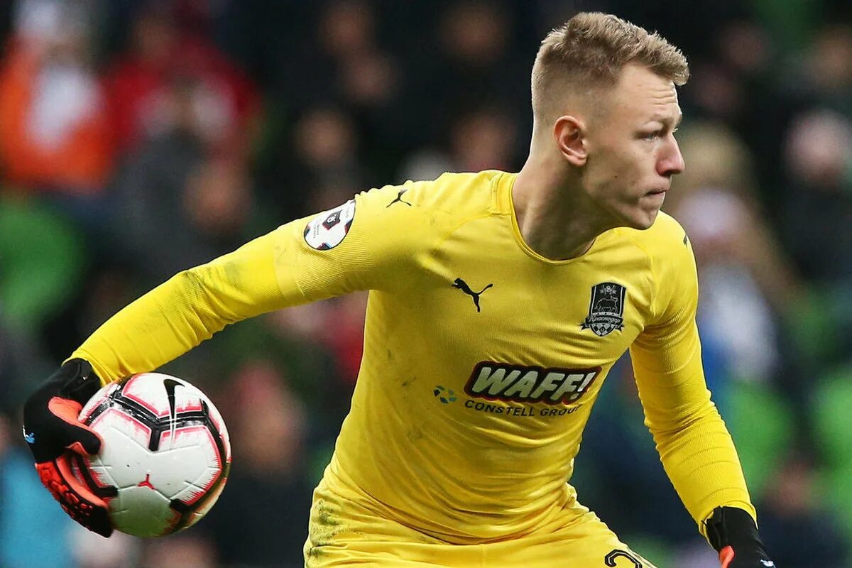 Фифа 21 мобайл карточки игроков. Матвей сафонов краснодар. Карточка кевина де брюйне в фифа 22. Лучший игрок фк мобайл. Вратарь фк краснодар матвей сафонов.