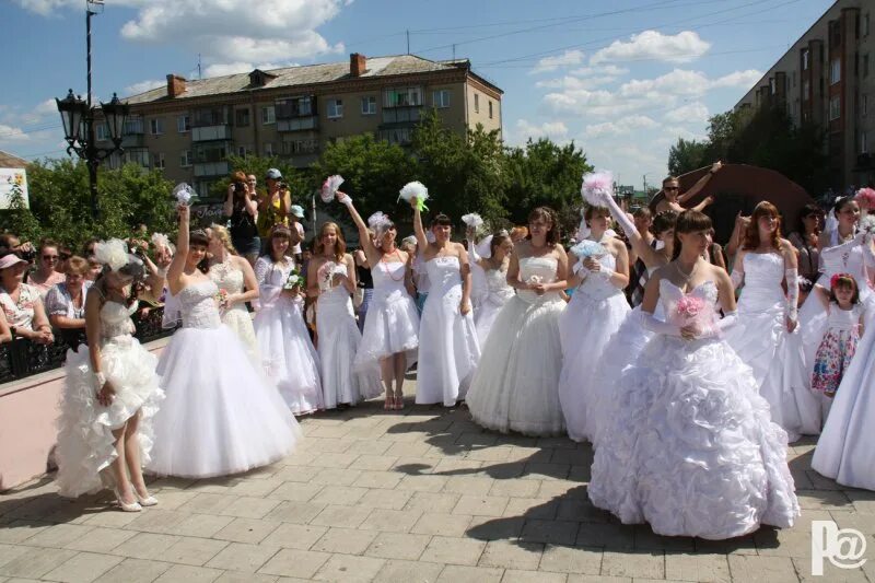 Авито г троицк челябинской области. Население города Троицка Челябинской области 2020. Магазин Планета Троицк Челябинская область. День города г Троицк Челябинская область. Троицк Челябинская область праздник.