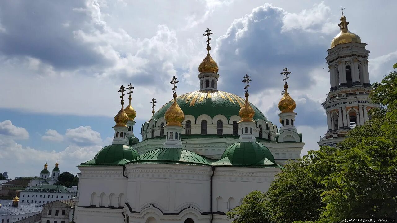 Киево-Печерская Лавра Киев. Киево Печерский монастырь в Киеве 11 век. Киево Печерский монастырь. Киево-Печерская Лавра купола. История киево печерской