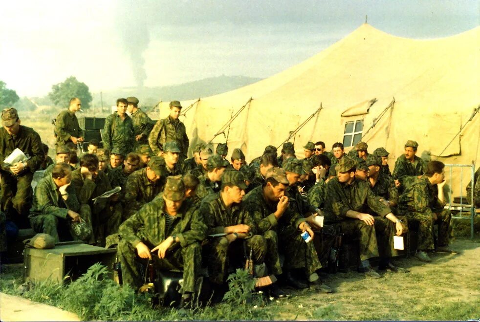 Черная часть армия. Ханкала Чеченская Республика 1995. Ханкала 2001 Чечня. Грозный Ханкала военный городок.