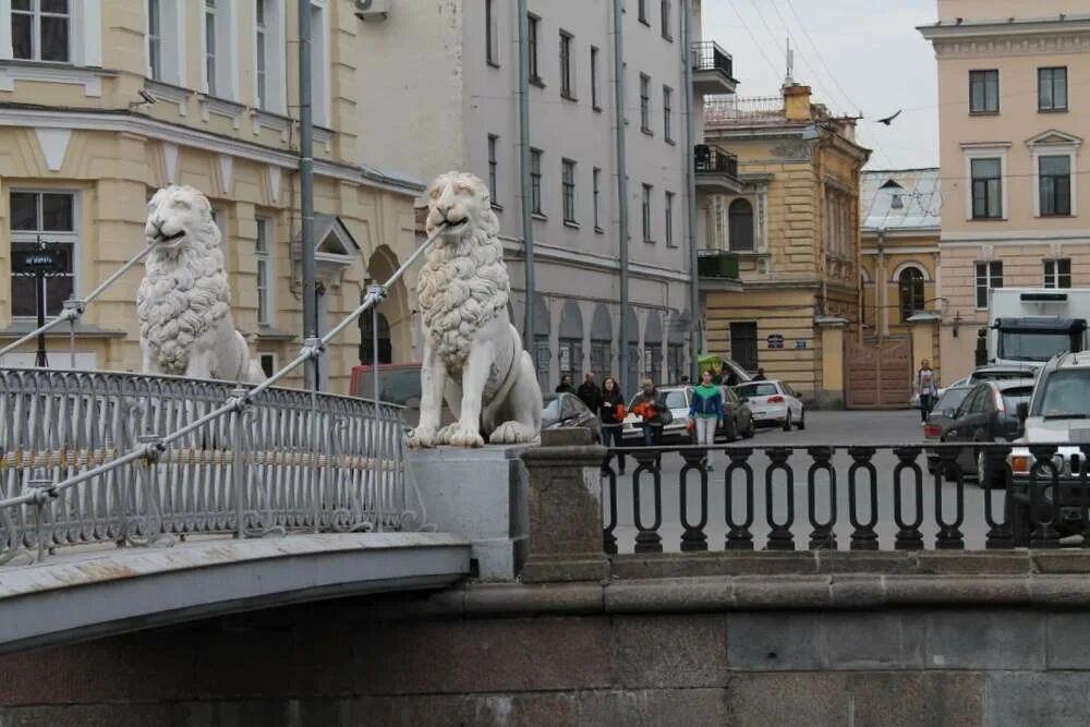 Питер реальная жизнь. Львиный мост Санкт-Петербург. Канал Грибоедова львиный мост картины художников. Соколов львы львиного моста.