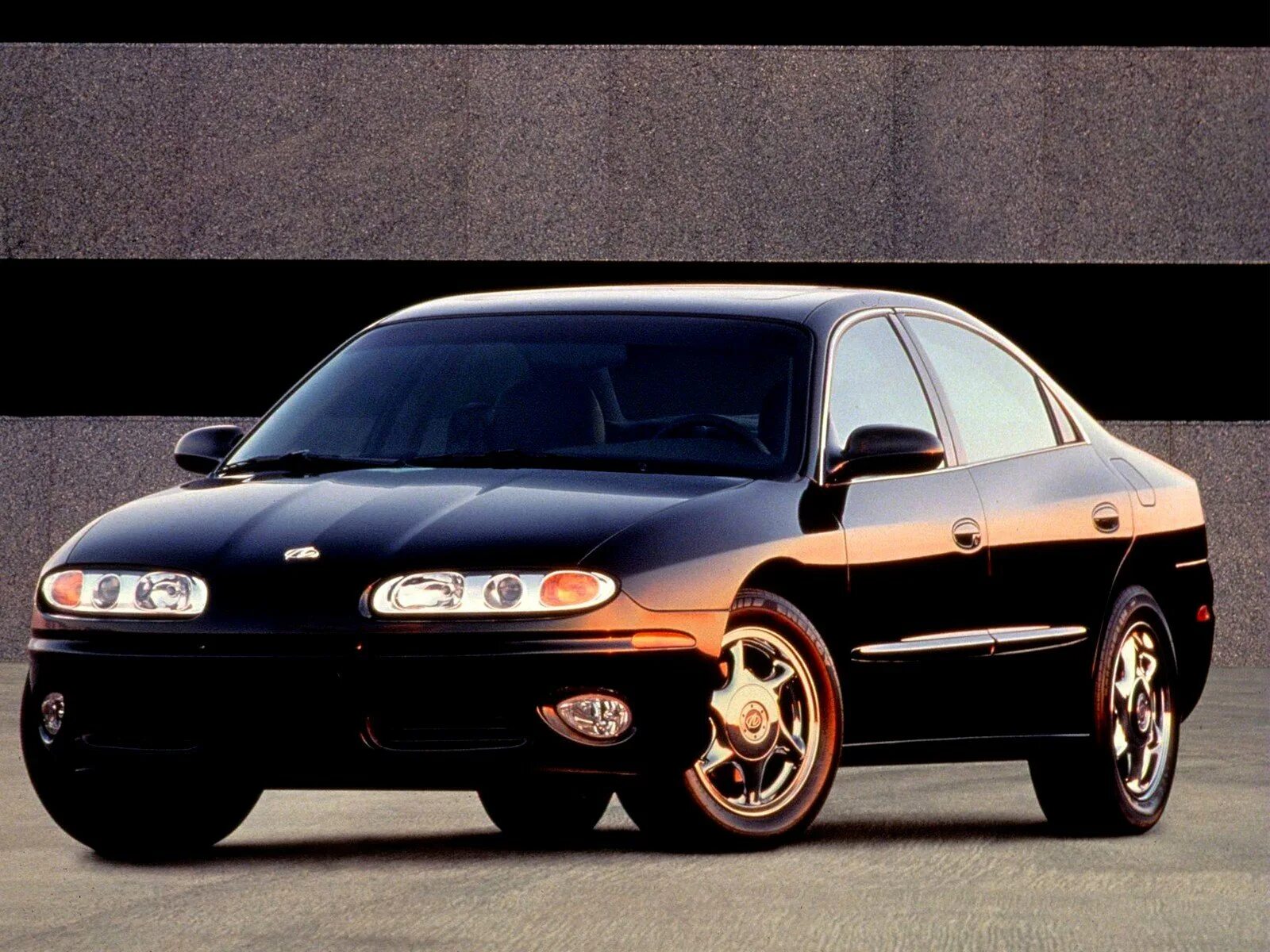 Купить машину аврору. Oldsmobile Aurora 2000. Oldsmobile Aurora 2003. Oldsmobile Aurora 2002.