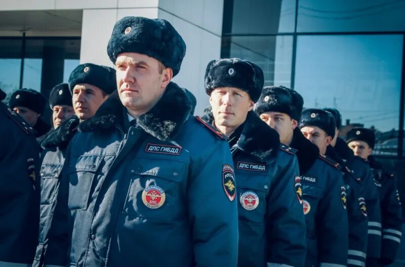 Зимняя форма полиции. Зимняя форма МВД. Милицейская форма зимняя. Зимняя форма одежды полиции России.