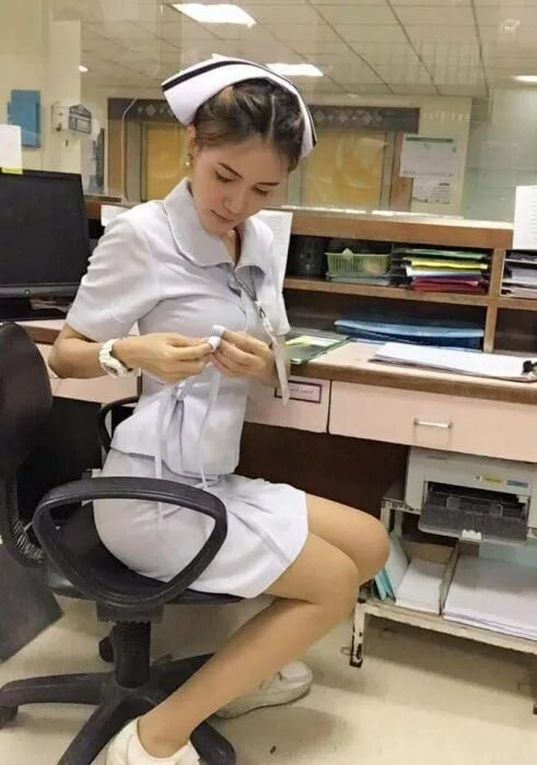 Под Юбкой В Больнице
