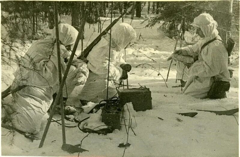 Военные разведчики аудиокниги. Разведчики 1942. Радист 1942 год. Радист разведчик. Радист в разведке.