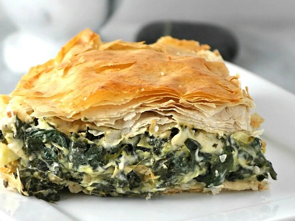 Спанакопита греческий. Спанакопита греческий пирог. Тесто фило шпинат. Спанакопита греческий пирог. Тесто фило шпинат.