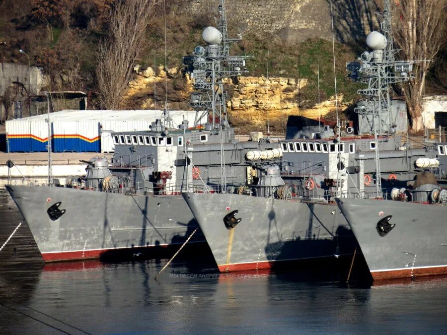 В городе бывшую военно морскую базу. Крымская военно-морская база черноморского флота донузлав. мтщ вице-адмирал жуков. крымская вмб черноморского флота. морской тральщик турбинист.