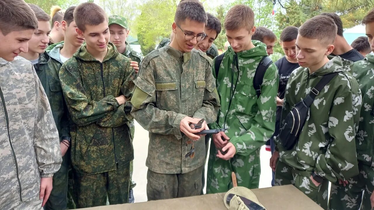 Солдаты срочники рф 2020. Впк гранит курск. Молодежь призывного возраста. Спартакиада допризывной молодежи логотип. Молодежь призывного возраста.