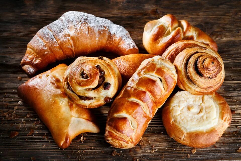 пекарня булочки. выпечка хлеба. булочки. мучные хлебобулочные изделия. хлеб и хлебобулочные изделия.