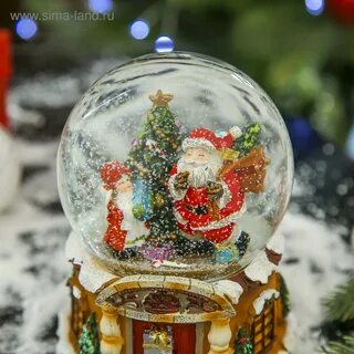 Новогодний стеклянный шар со снегом