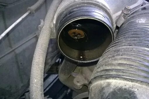 Причина в интеркулере масло турбина сухая на камазе 5490. Сапун турбины в масле. Масло на интеркуллере xc40. Дроссельная заслонка ep6. 8.