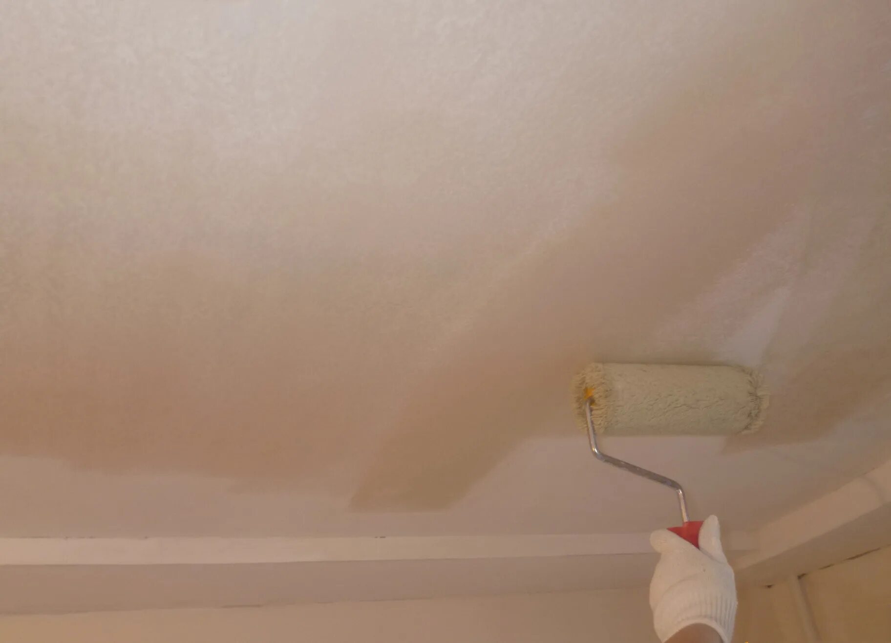 матовый цветной потолок. краска для потолка. краска для натяжных потолков. побеленный потолок. розовый натяжной потолок.