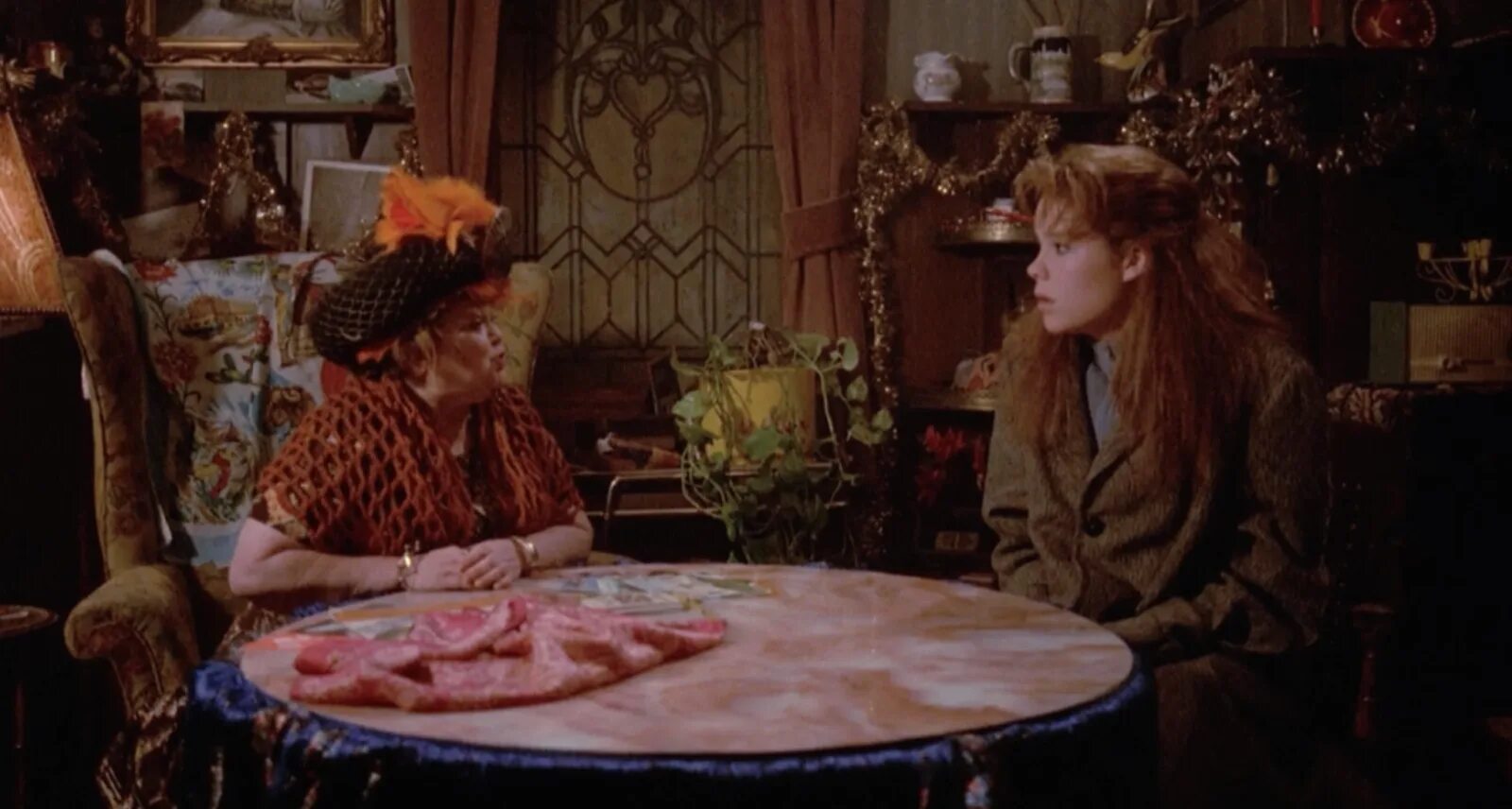 Имя маленькой ведьмы 7. Маленькая колдунья 1989. Маленькая ведьма фильм 1989. Маленькая колдунья фильм 1989. Маленькая ведьмочка фильм 1989.
