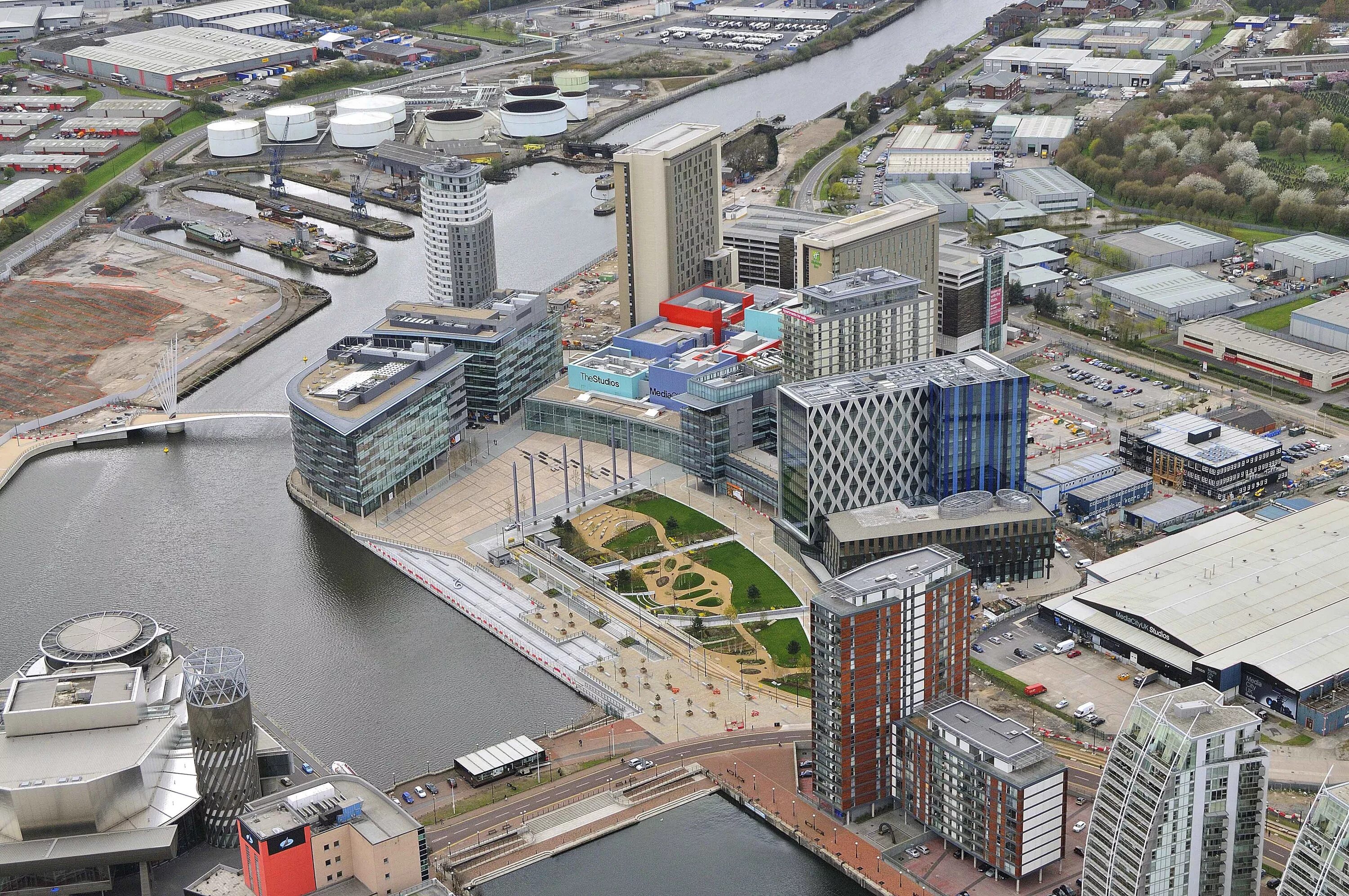 Media complex. Mediacityuk manchester. media city manchester. media city uk.