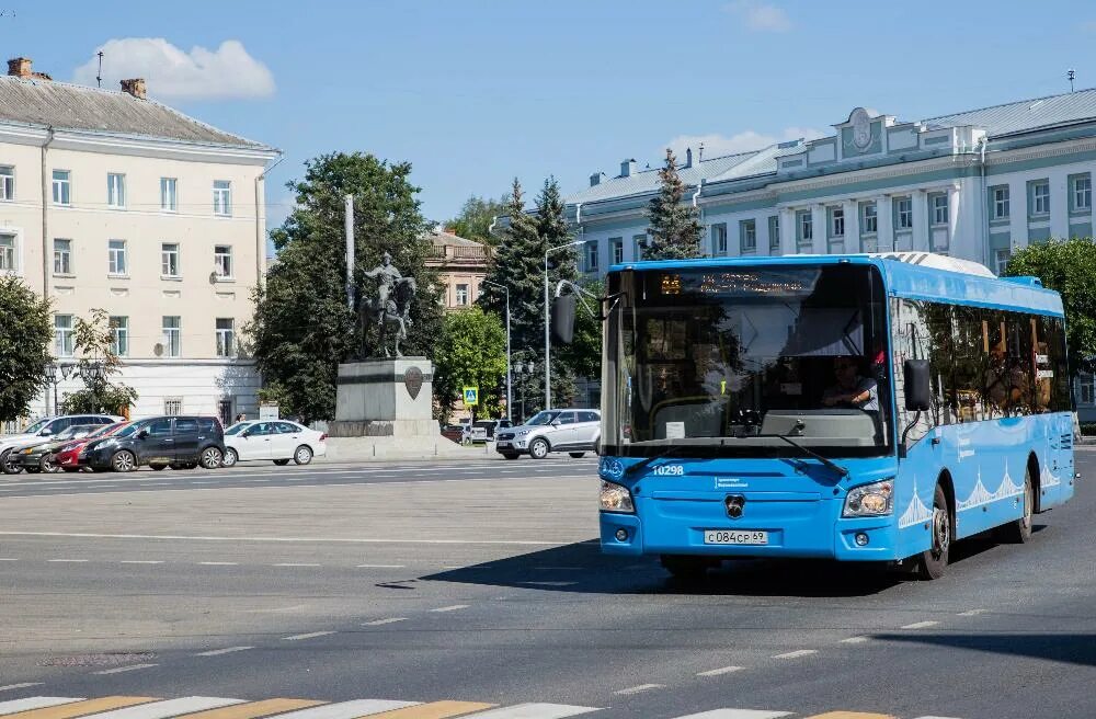 Верхневолжское атп тверь. Лиаз-4292 автобус. Водитель автобуса в атп. Верхневолжское атп тверь. Транспорт верхневолжья тверь.