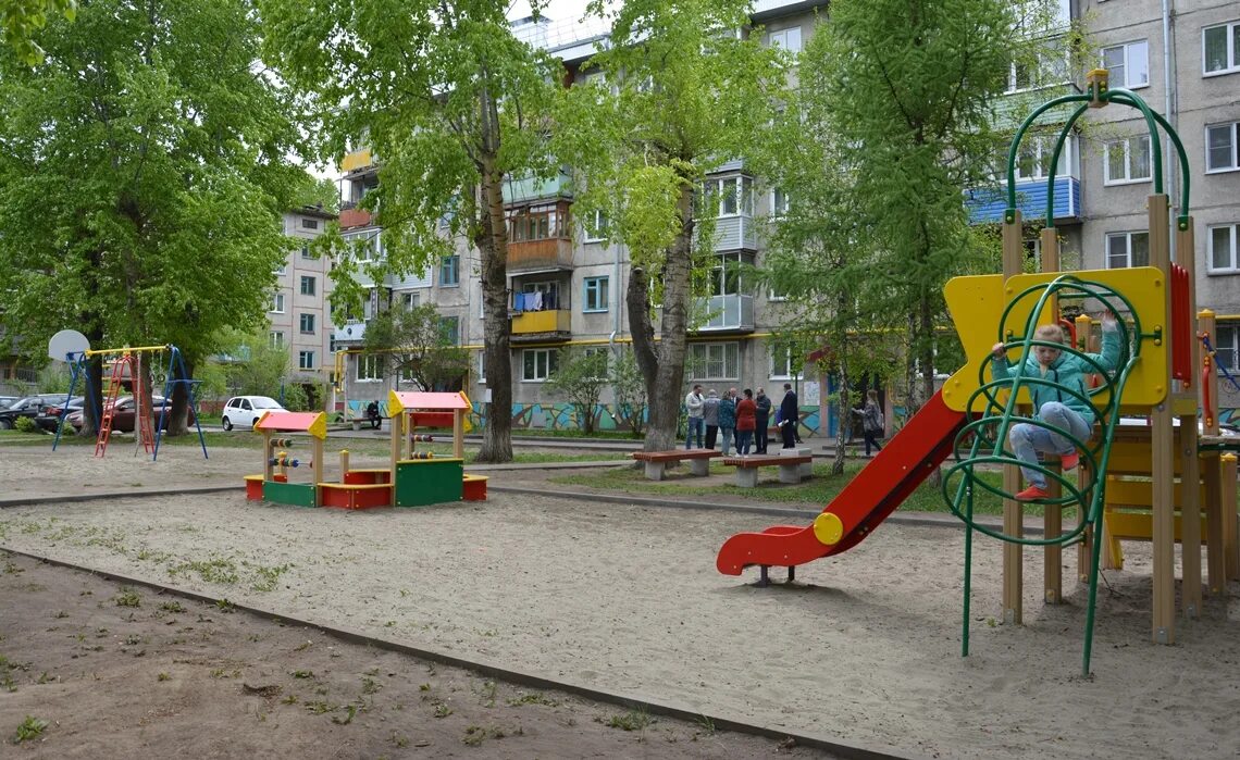 Дворы в центре красноярска. , 4. Ул генерала зимина нижний новгород. Ярославль дворы. Улица красный текстильщик серпухов.