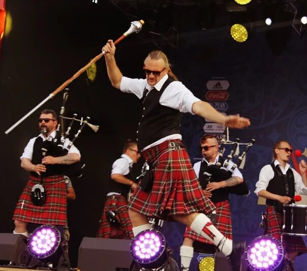 Оркестр волынщиков. Оркестр волынщиков москвы. хор волынщиков москвы. рок шоу волынщики.