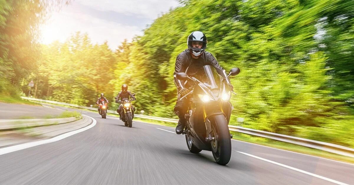Мотоциклист с мотоциклом и закат. Ride a motorbike. Девушка на мотоцикле. Мотоцикл райд. Мотоциклы в ride.