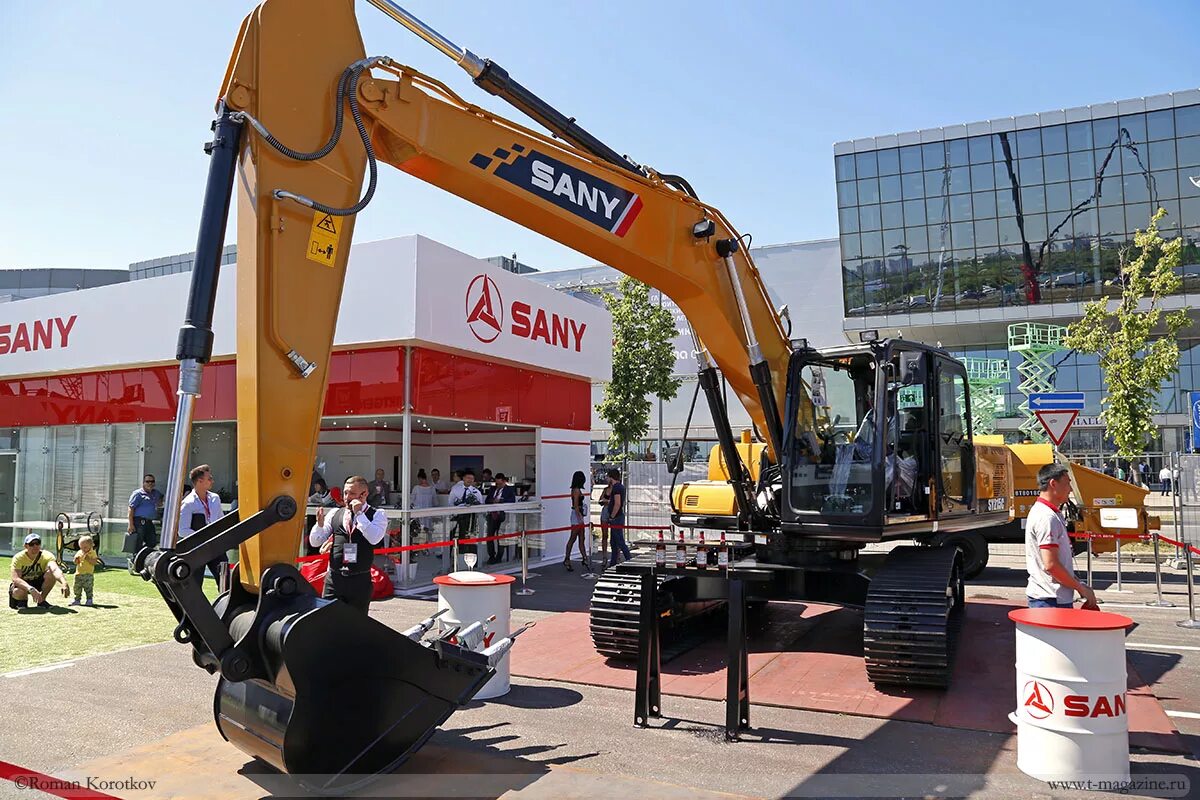 Завод sany в китае. Ltd. Китайская строительная техника xcmg. Экскаватор sany sy330h. Ричстакер sany srsc45v1 габариты.