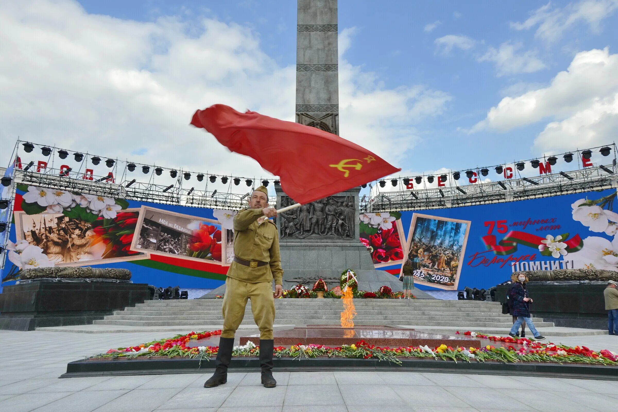 1 май минск. Площадь Победы Минск. День Победы в Минске. Праздники на 9 мая на площади. Парад в Минске.