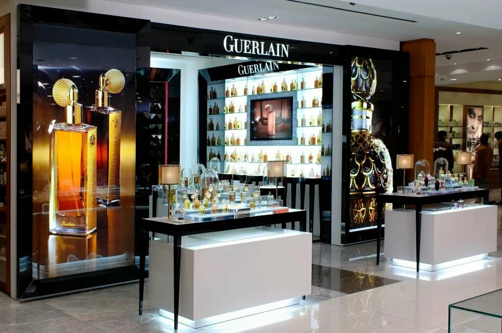 магазин духов. бутик парфюмерии. Butik parfum. интерьер магазина духов. бутик парфюмерии.