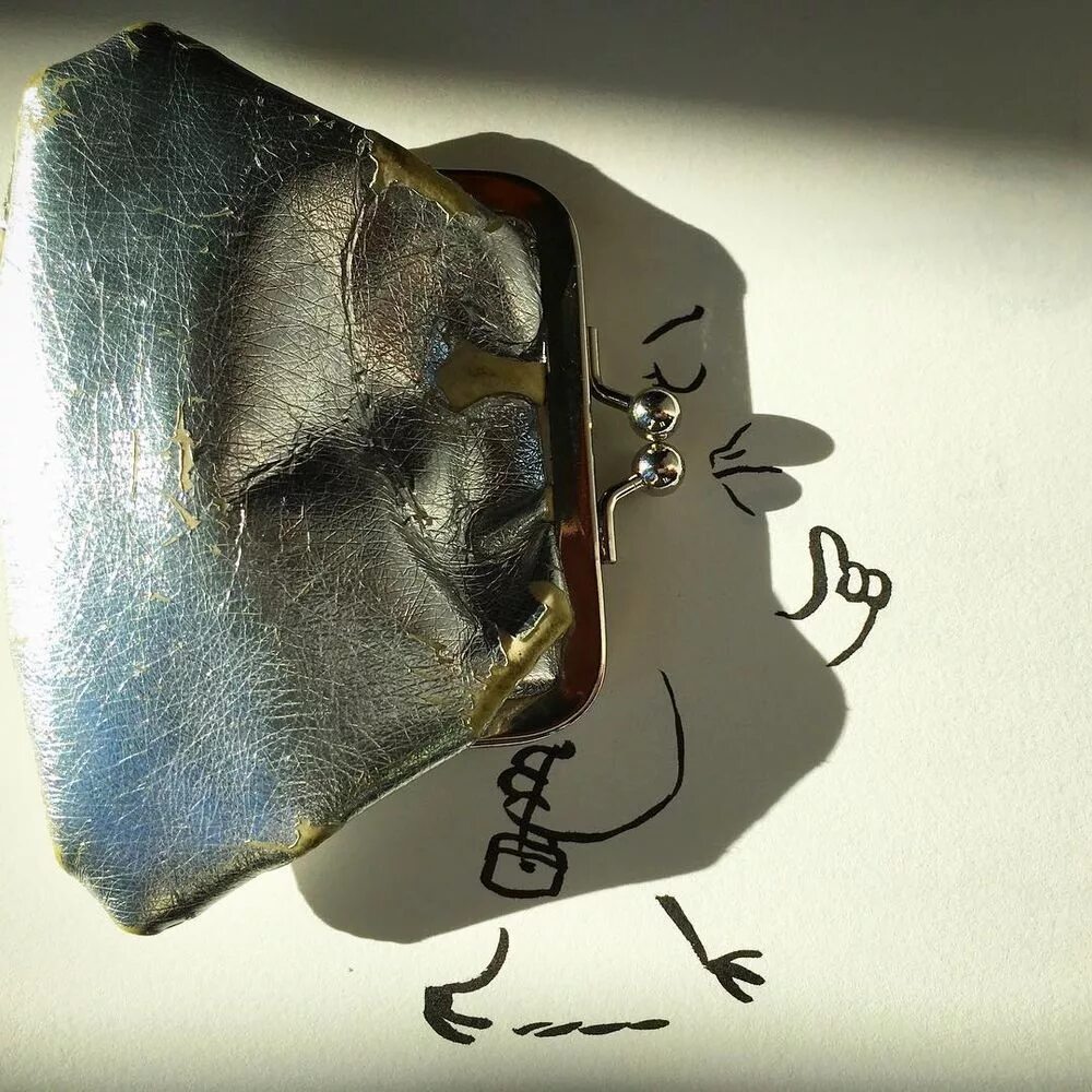 Странные тени. Необычные тени от предметов. Необычные тени. Тень человека забавные. Странные тени.