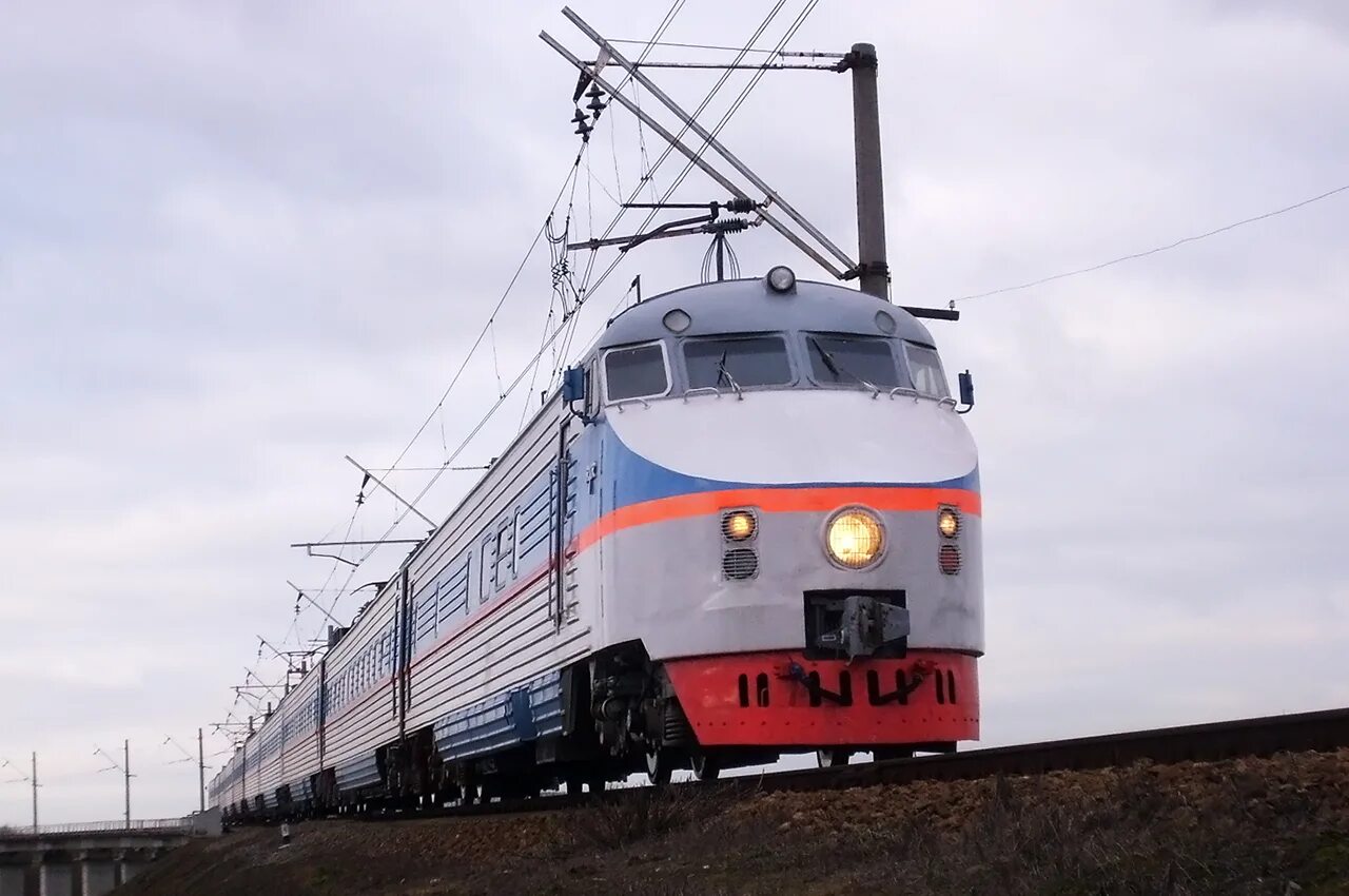 Поезд р 2. Скоростной электропоезд эр200. скоростной поезд эр 200. эр200 и сапсан. эр200.